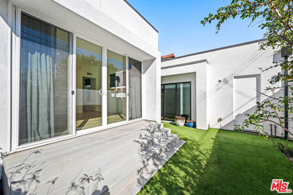 426 S La Peer Drive - Photo 21