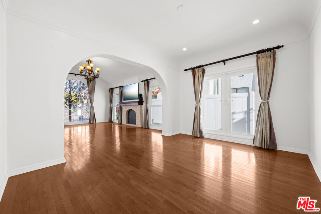 426 S La Peer Drive - Photo 4