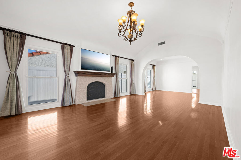 426 S La Peer Drive - Photo 2