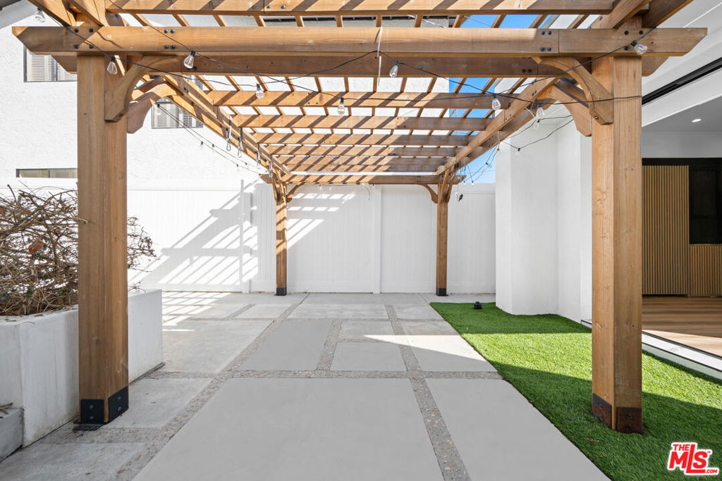 426 S La Peer Drive - Photo 14