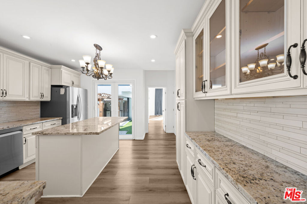 426 S La Peer Drive - Photo 1