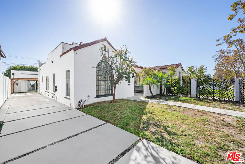 426 S La Peer Drive - Photo 25