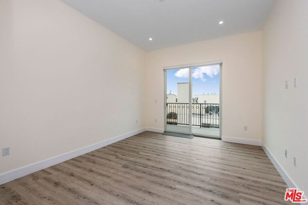 1237 S Holt Avenue - Photo 18
