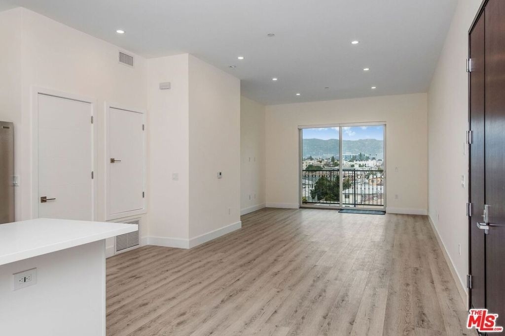 1237 S Holt Avenue - Photo 4