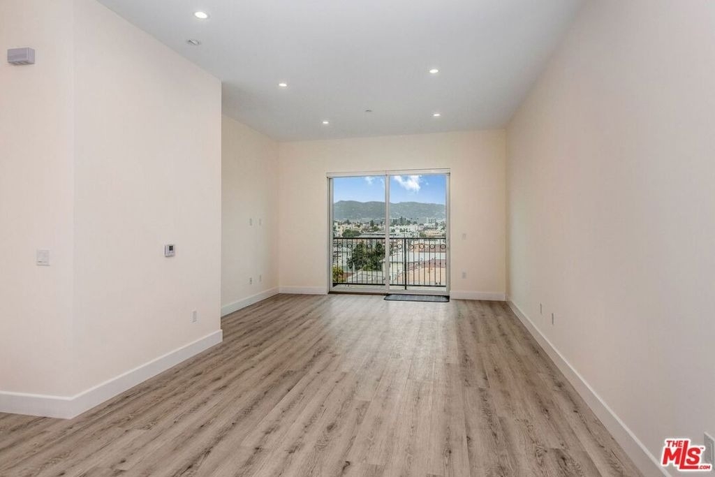 1237 S Holt Avenue - Photo 19