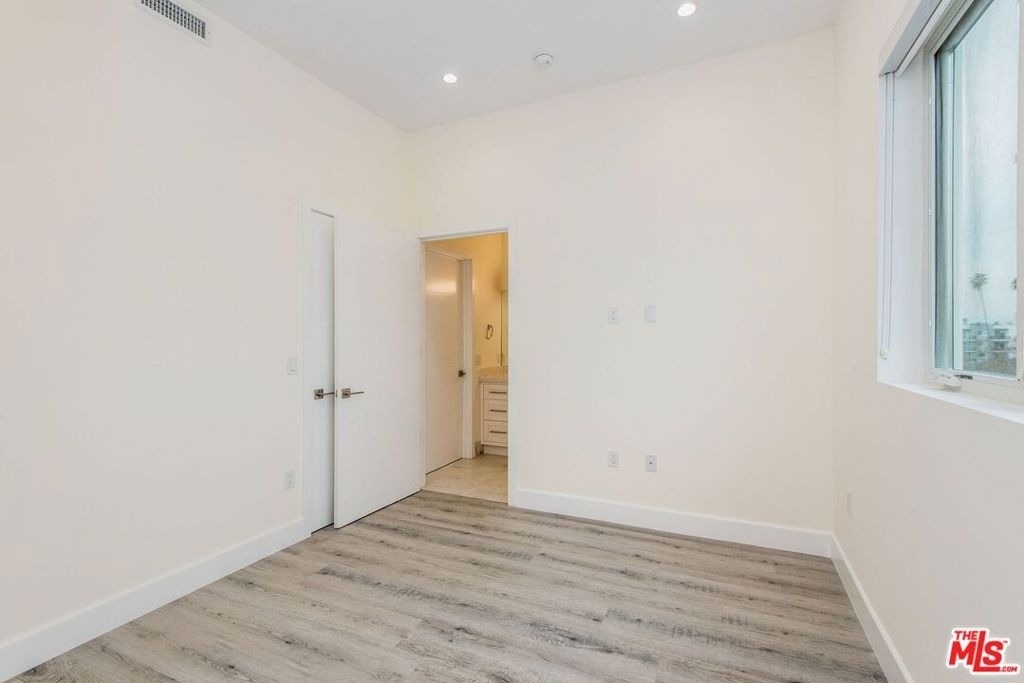 1237 S Holt Avenue - Photo 9