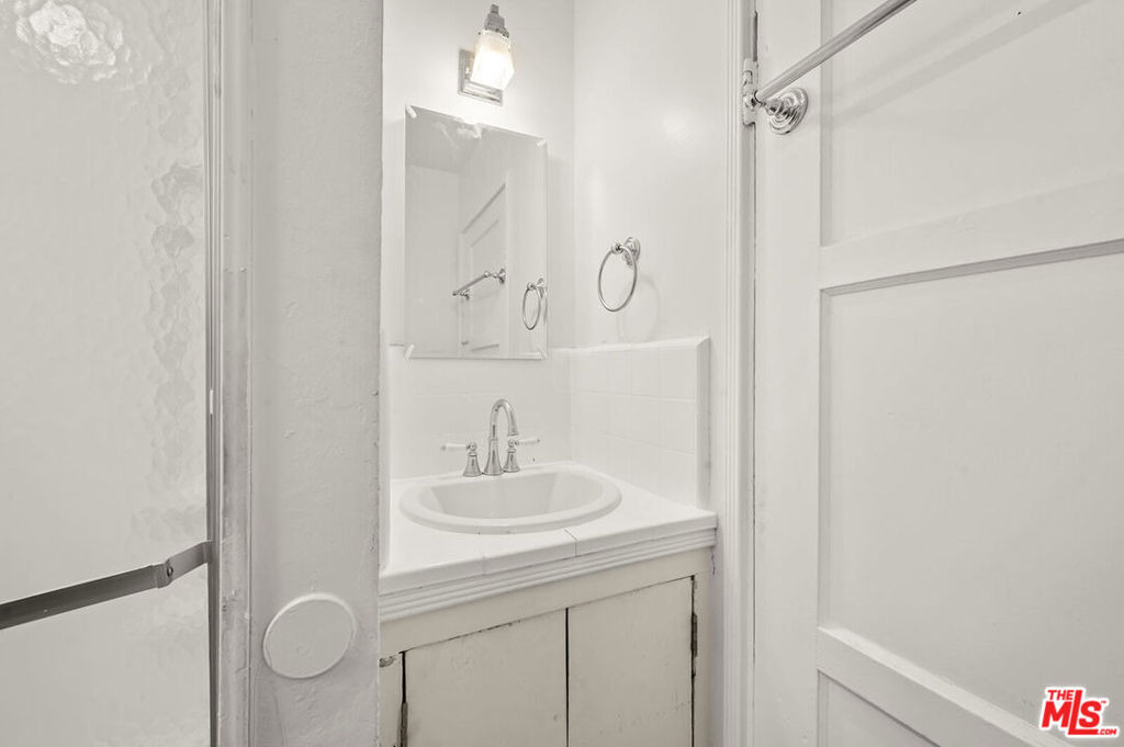 2004 Echo Park Avenue - Photo 19
