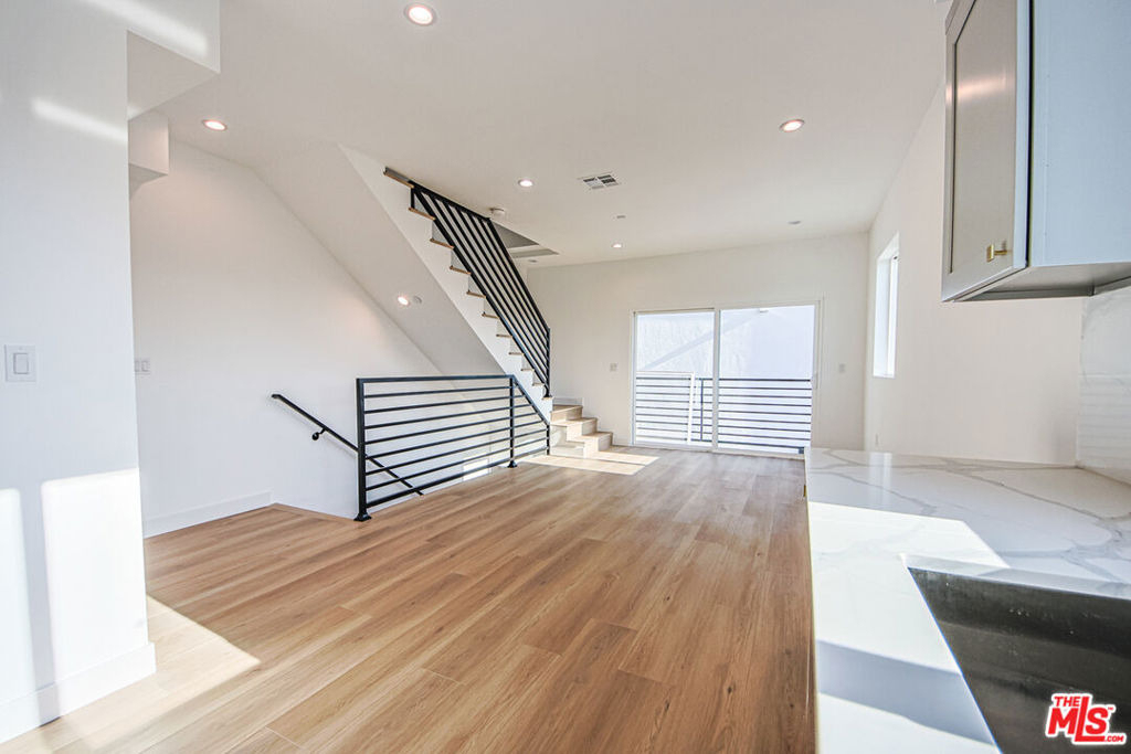 11443 1/2 Hatteras Street - Photo 13