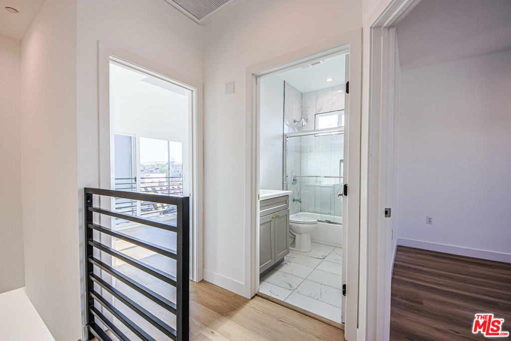 11443 1/2 Hatteras Street - Photo 14
