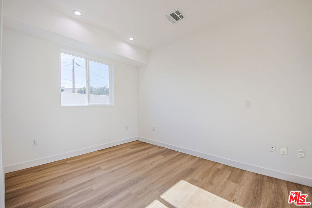 11443 1/2 Hatteras Street - Photo 6