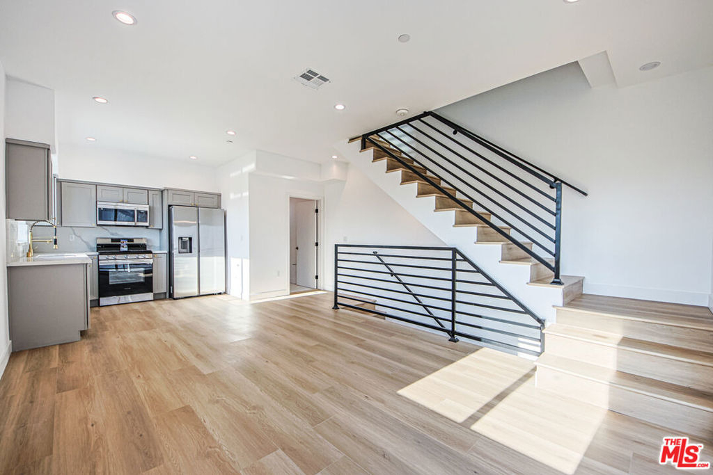 11443 1/2 Hatteras Street - Photo 9
