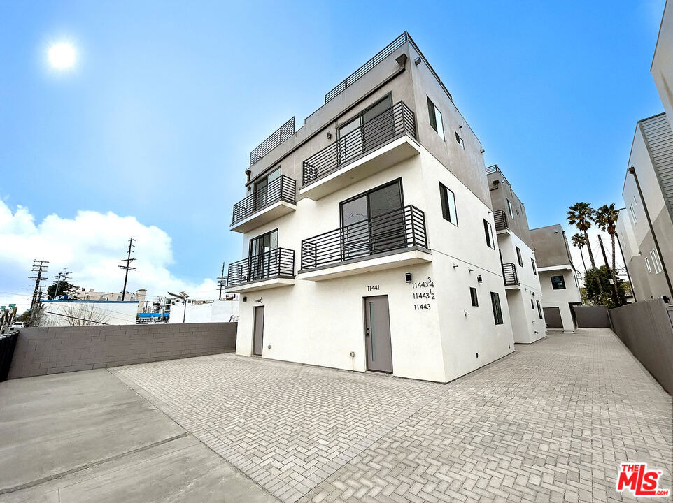 11443 1/2 Hatteras Street - Photo 20