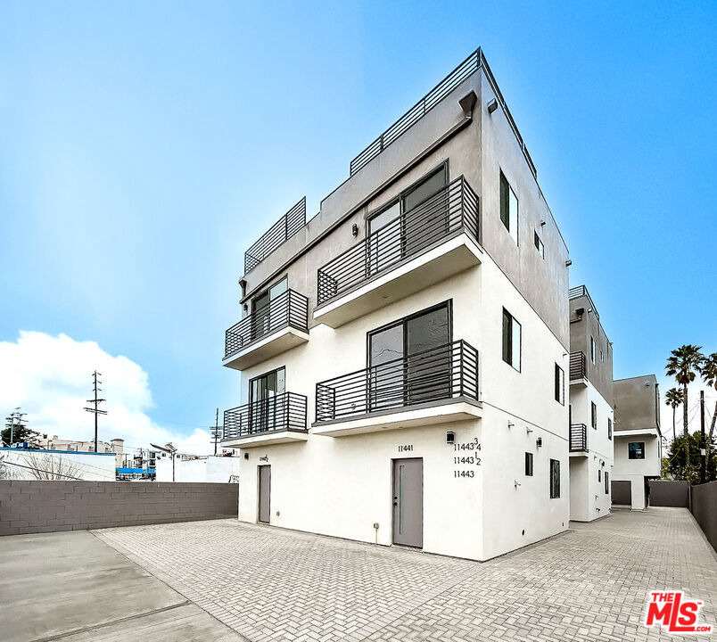 11443 1/2 Hatteras Street - Photo 1