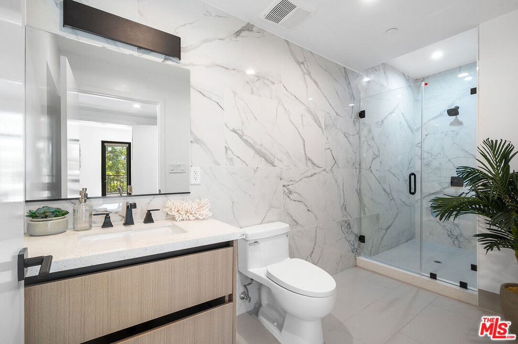 1016 N Martel Avenue - Photo 13