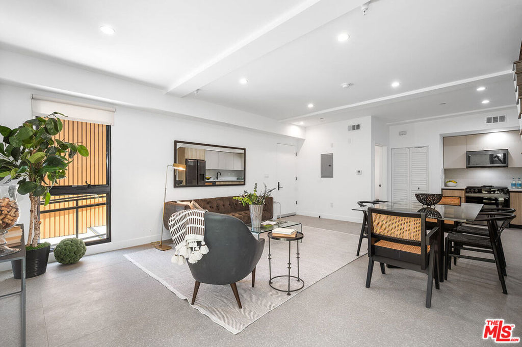 1016 N Martel Avenue - Photo 3