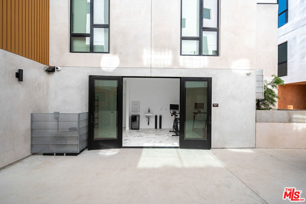 1016 N Martel Avenue - Photo 20