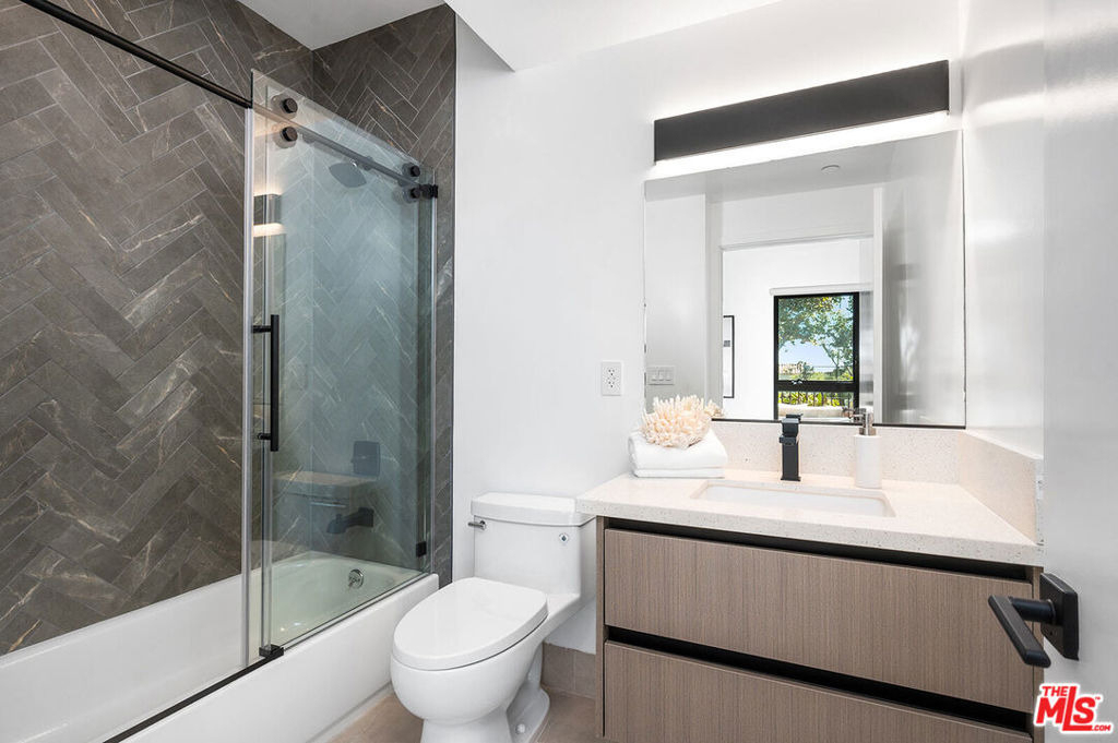1016 N Martel Avenue - Photo 10
