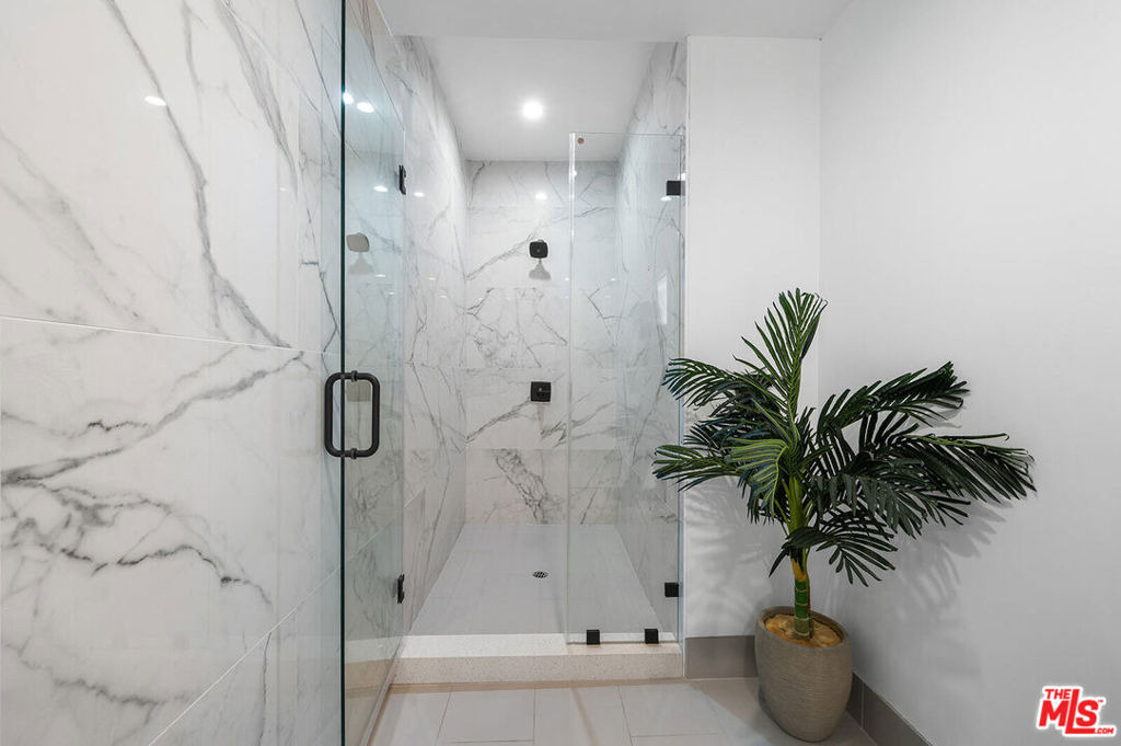 1016 N Martel Avenue - Photo 14
