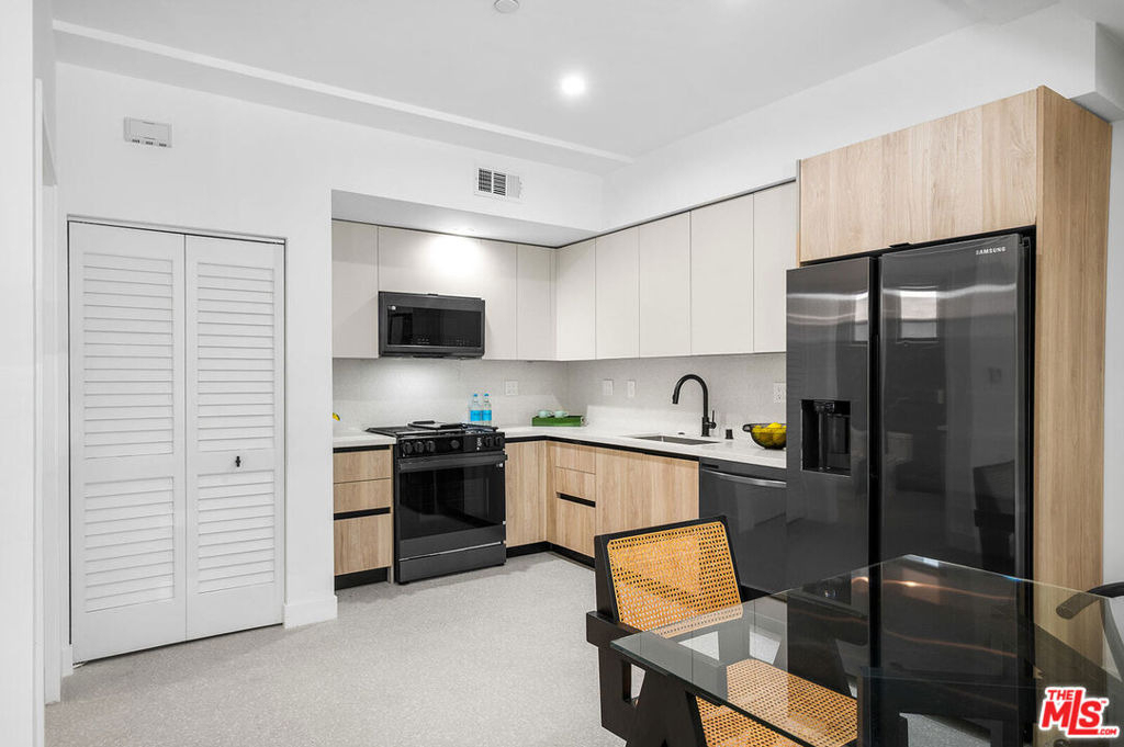 1016 N Martel Avenue - Photo 5