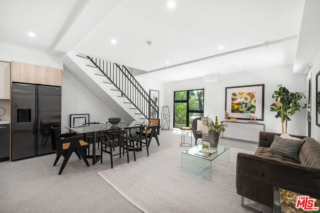 1016 N Martel Avenue - Photo 2