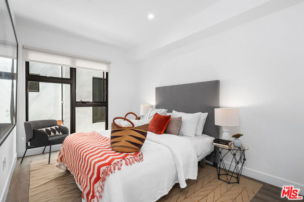 1016 N Martel Avenue - Photo 12