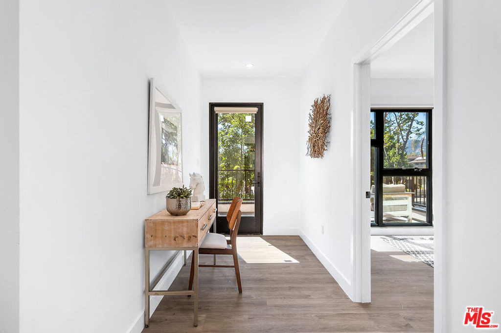 1016 N Martel Avenue - Photo 16