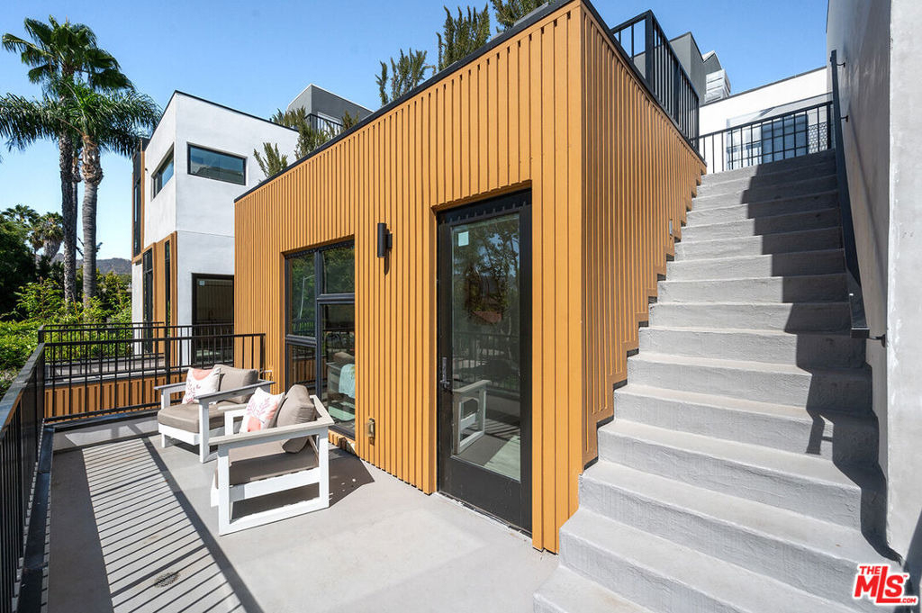 1016 N Martel Avenue - Photo 17