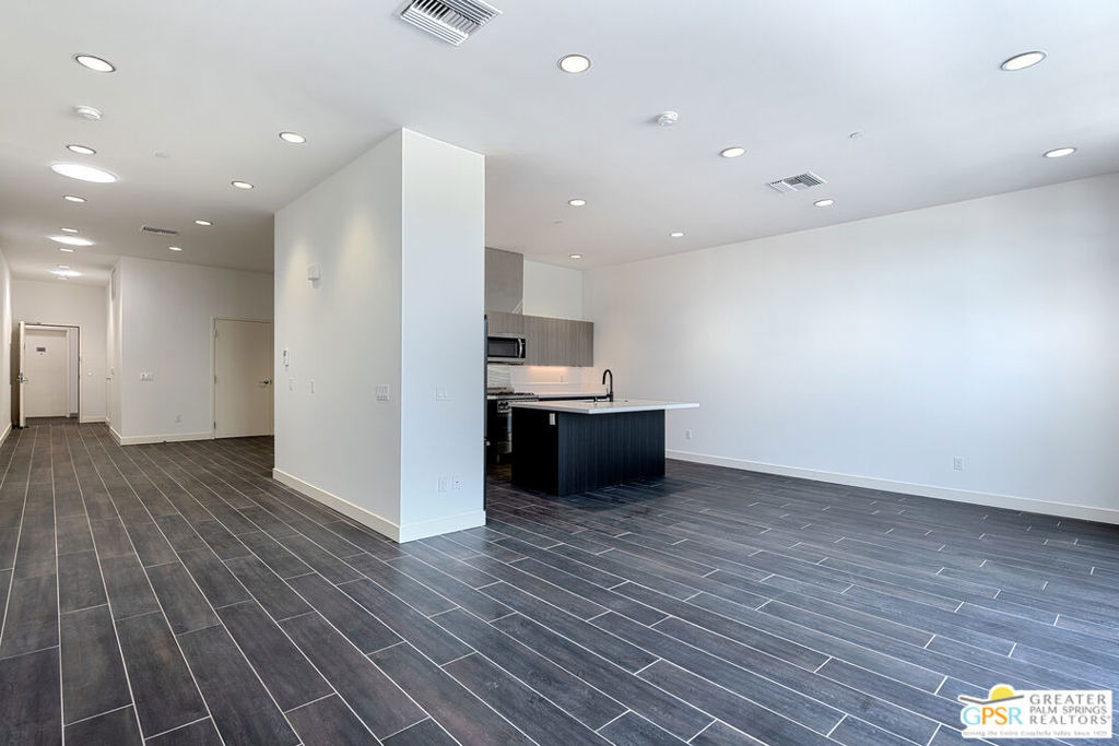 111 N Palm Canyon Drive - Photo 2
