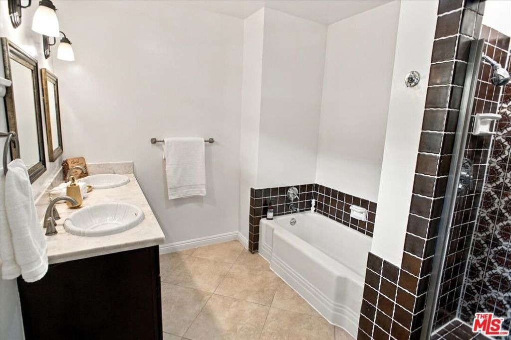 1423 Roscomare Road - Photo 14