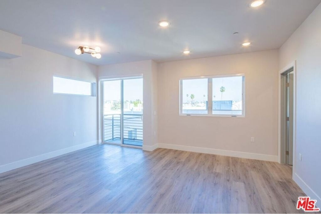 3672 Jasmine Avenue - Photo 8