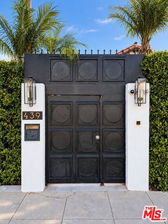 439 N La Jolla Avenue - Photo 1