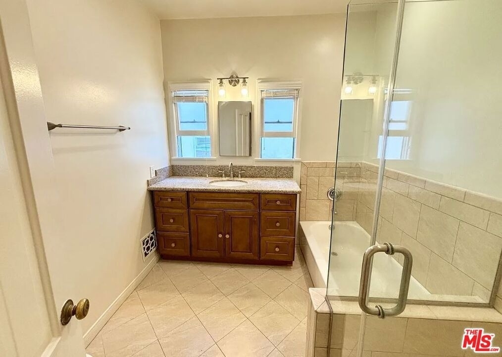 128 S Palm Drive - Photo 9