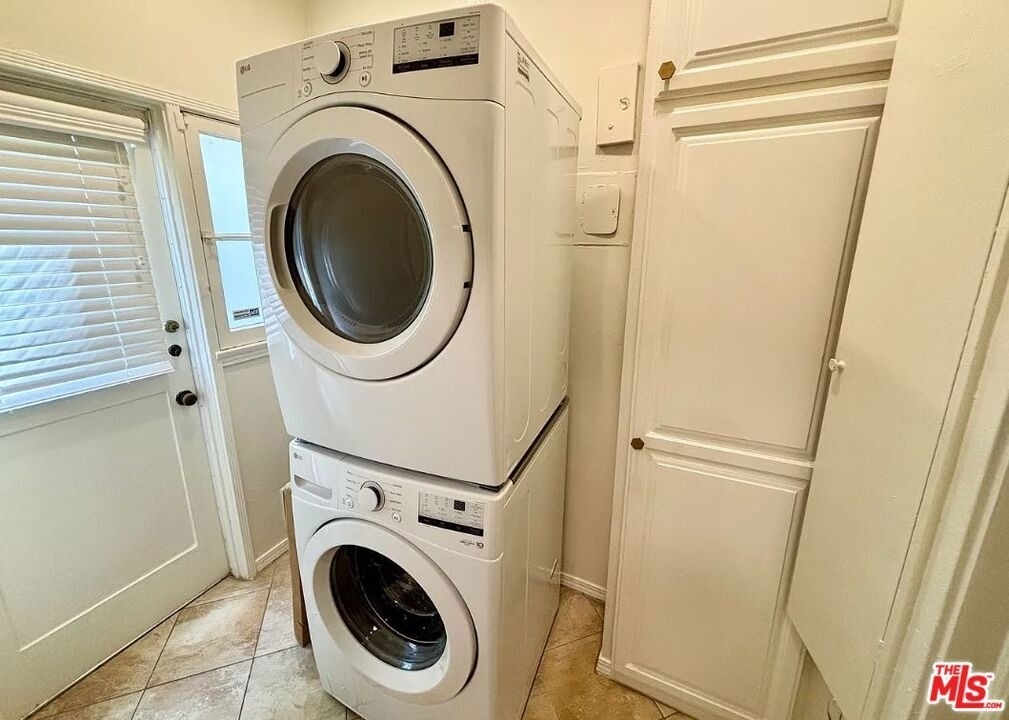128 S Palm Drive - Photo 12