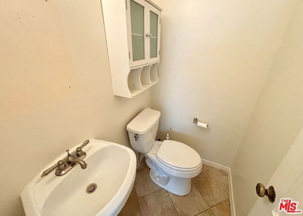 128 S Palm Drive - Photo 11
