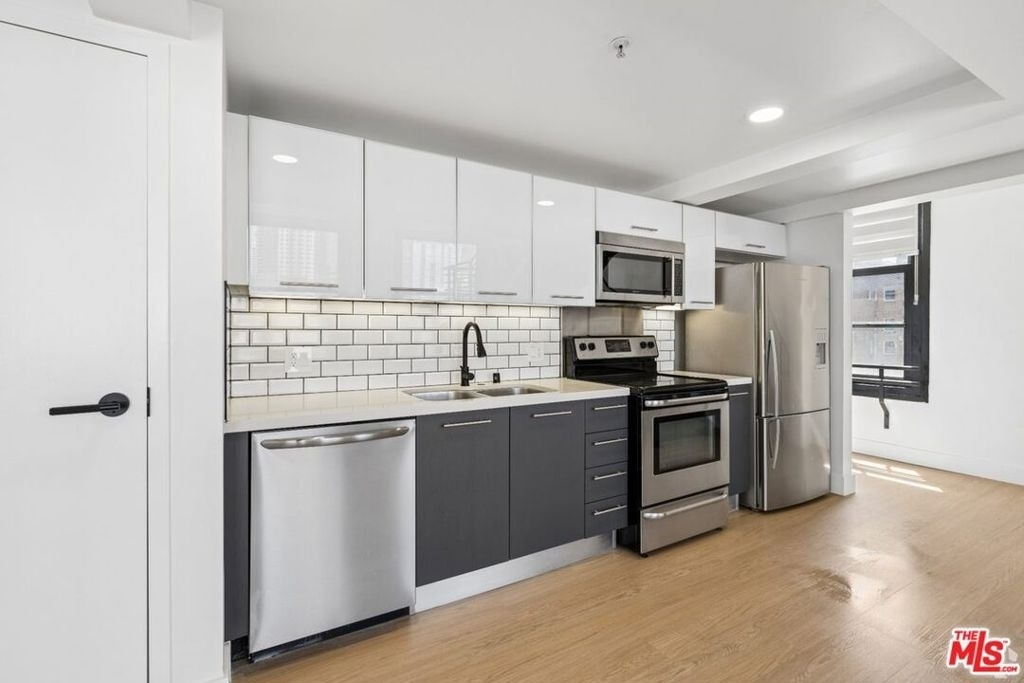 424 S Broadway - Photo 3