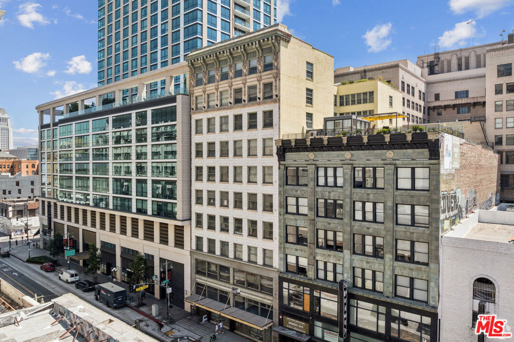 424 S Broadway - Photo 0