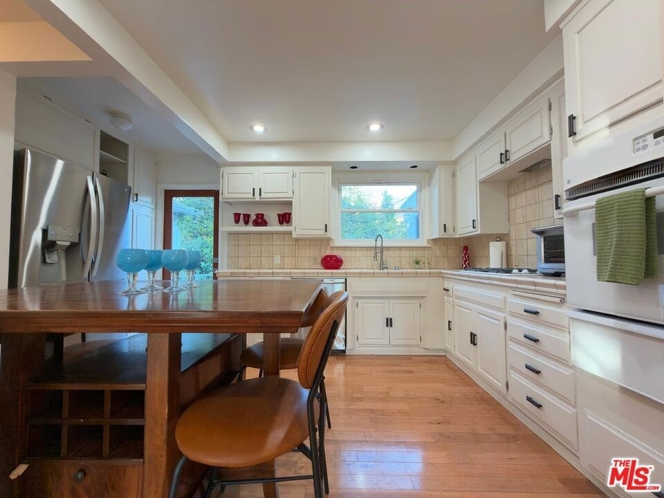 3323 Reta Street - Photo 7