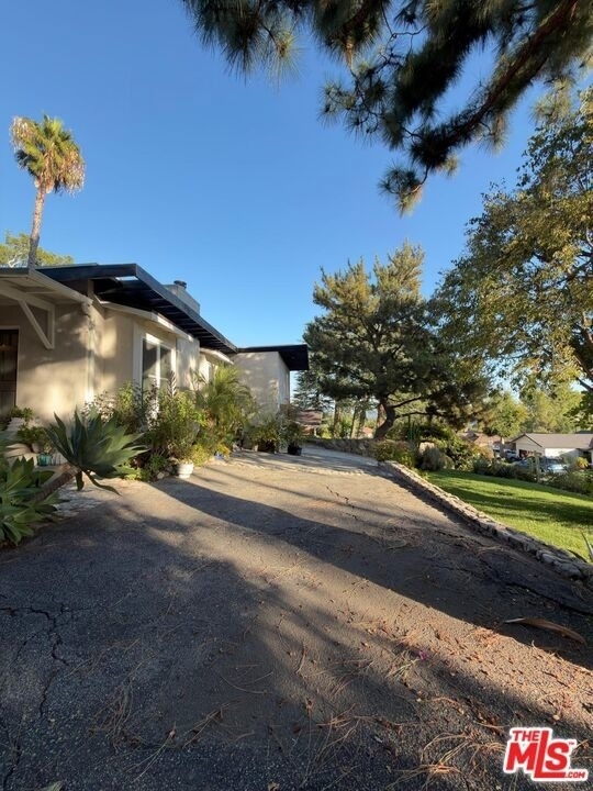 3323 Reta Street - Photo 45