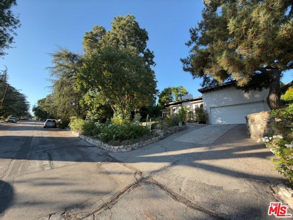 3323 Reta Street - Photo 40