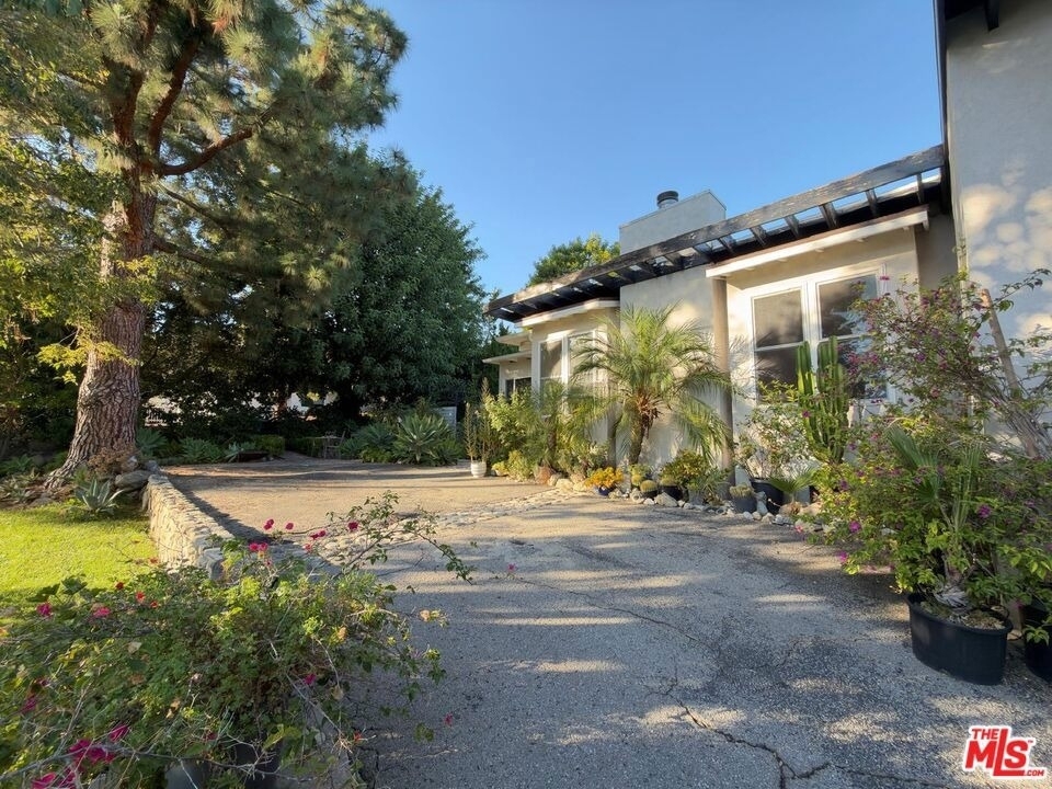 3323 Reta Street - Photo 43