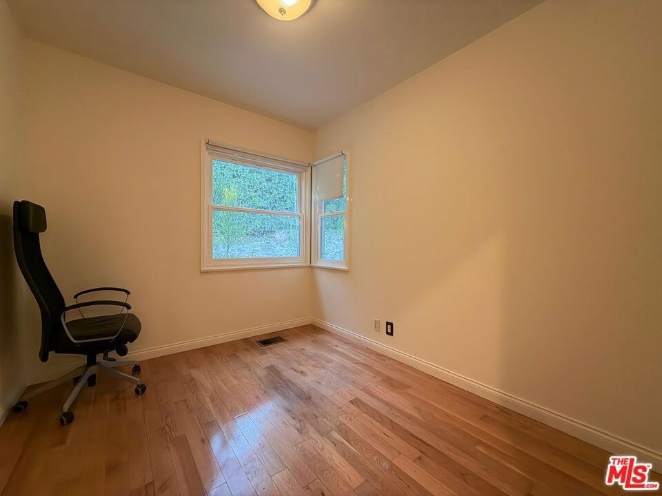3323 Reta Street - Photo 15