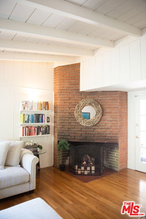 1828 N Beverly Glen Boulevard - Photo 2