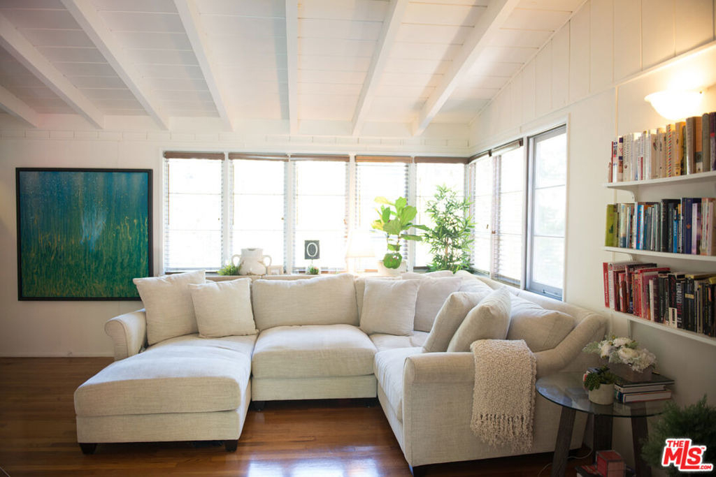 1828 N Beverly Glen Boulevard - Photo 1