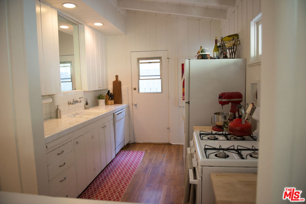 1828 N Beverly Glen Boulevard - Photo 4