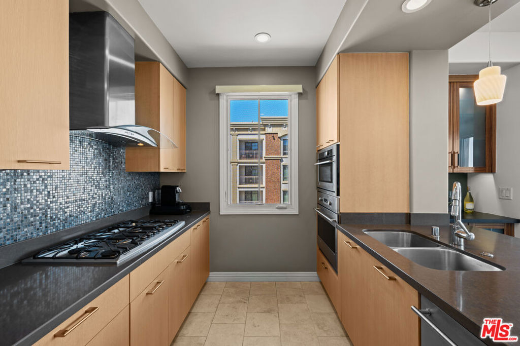 556 Caruso Avenue - Photo 9