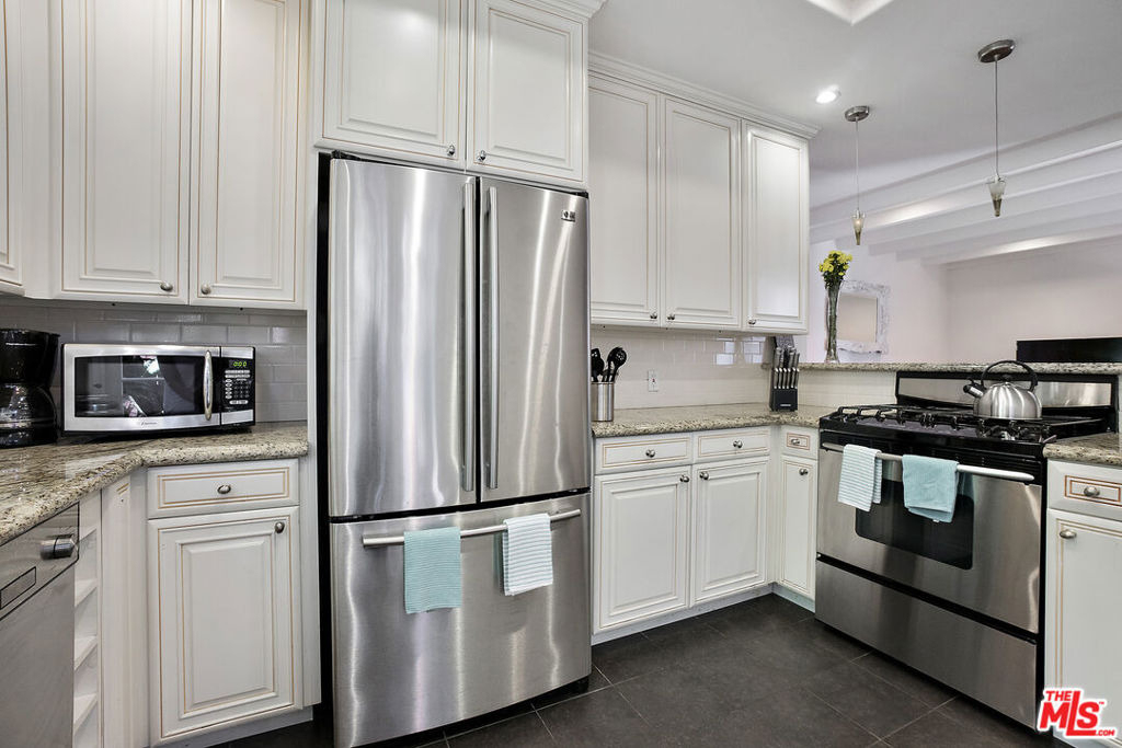 1360 N Crescent Heights Boulevard - Photo 10