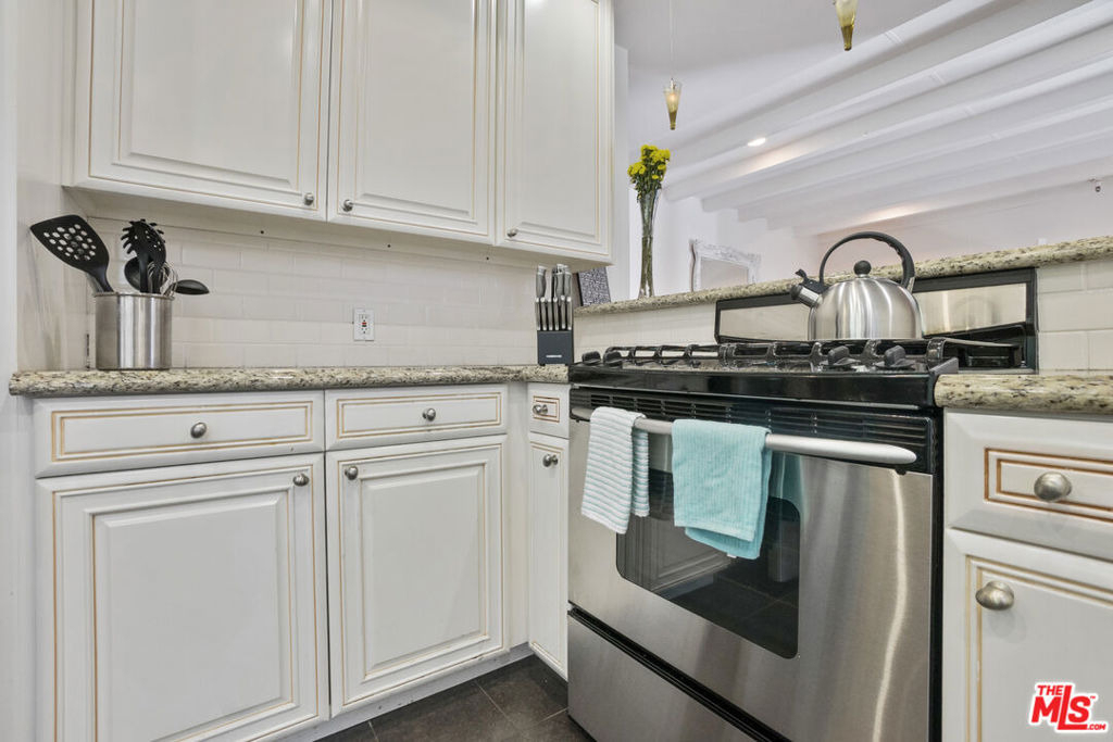 1360 N Crescent Heights Boulevard - Photo 12