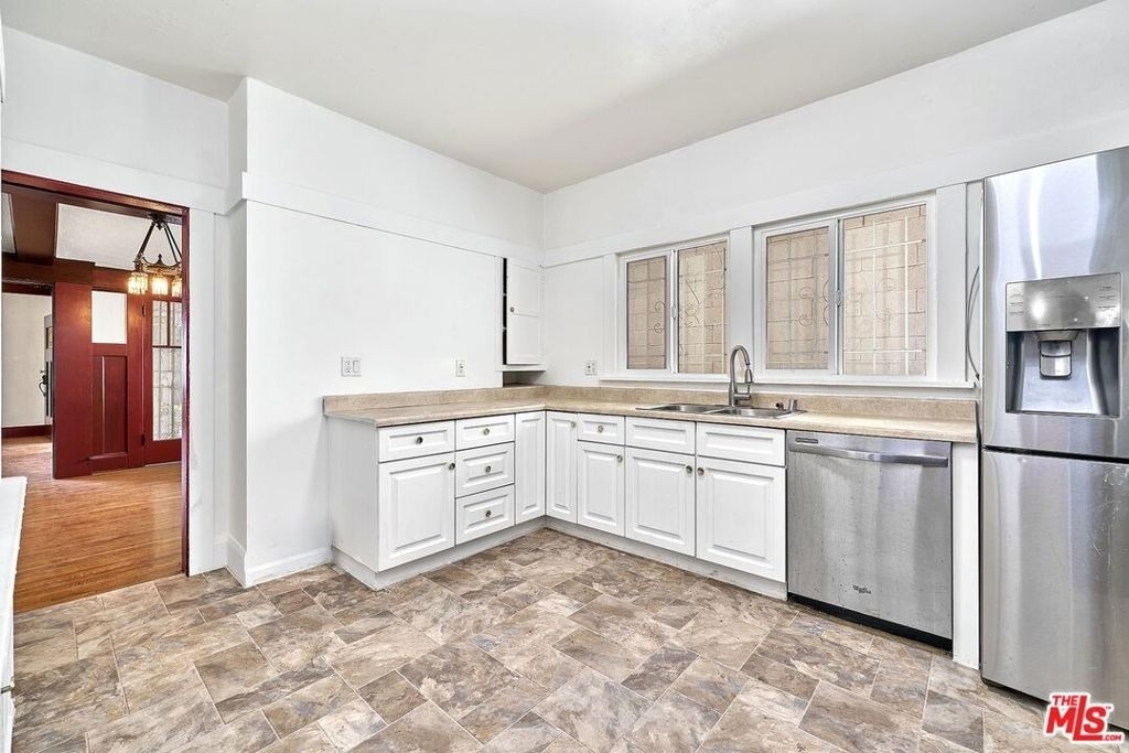 1016 S Oxford Avenue - Photo 7