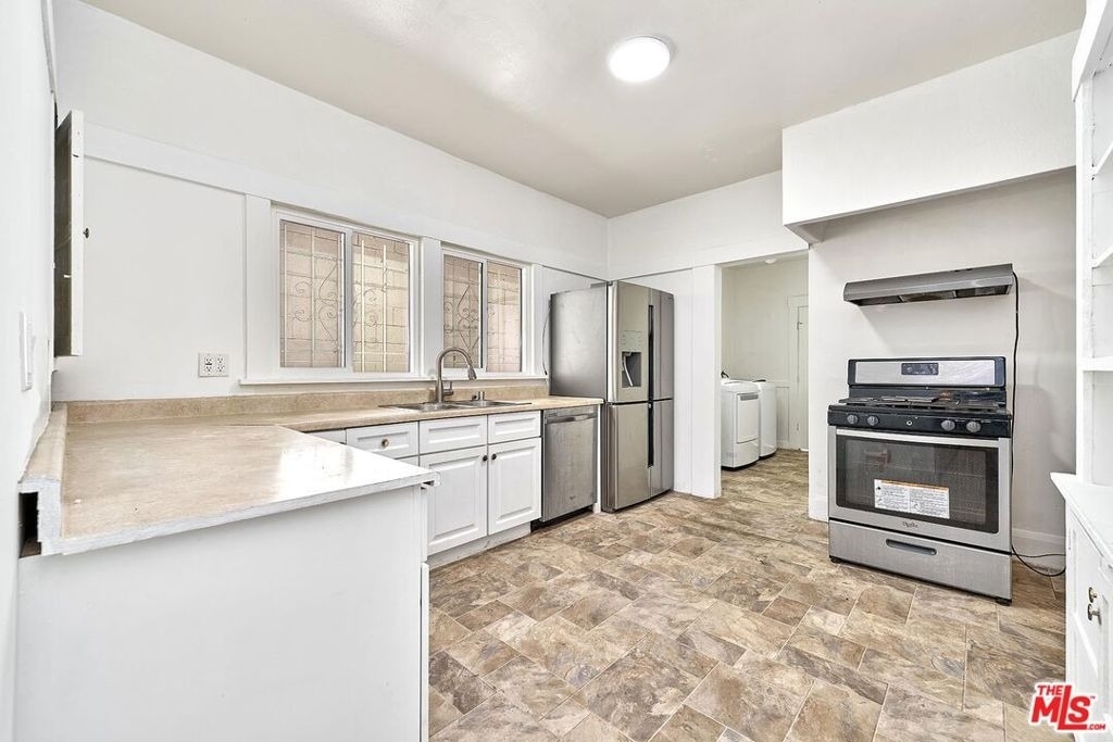 1016 S Oxford Avenue - Photo 5