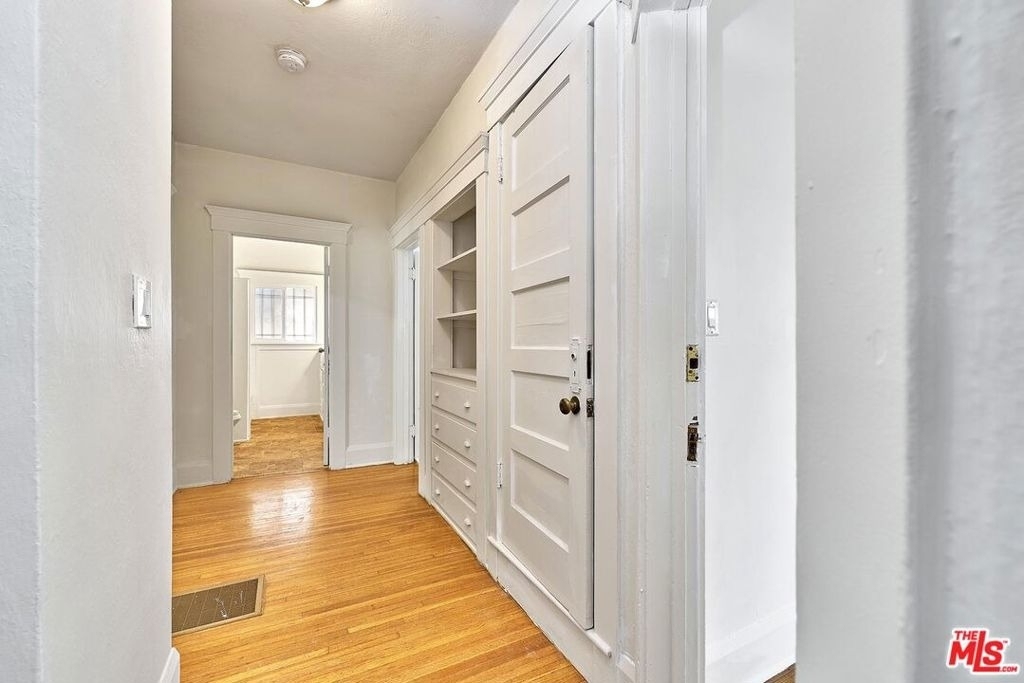 1016 S Oxford Avenue - Photo 9